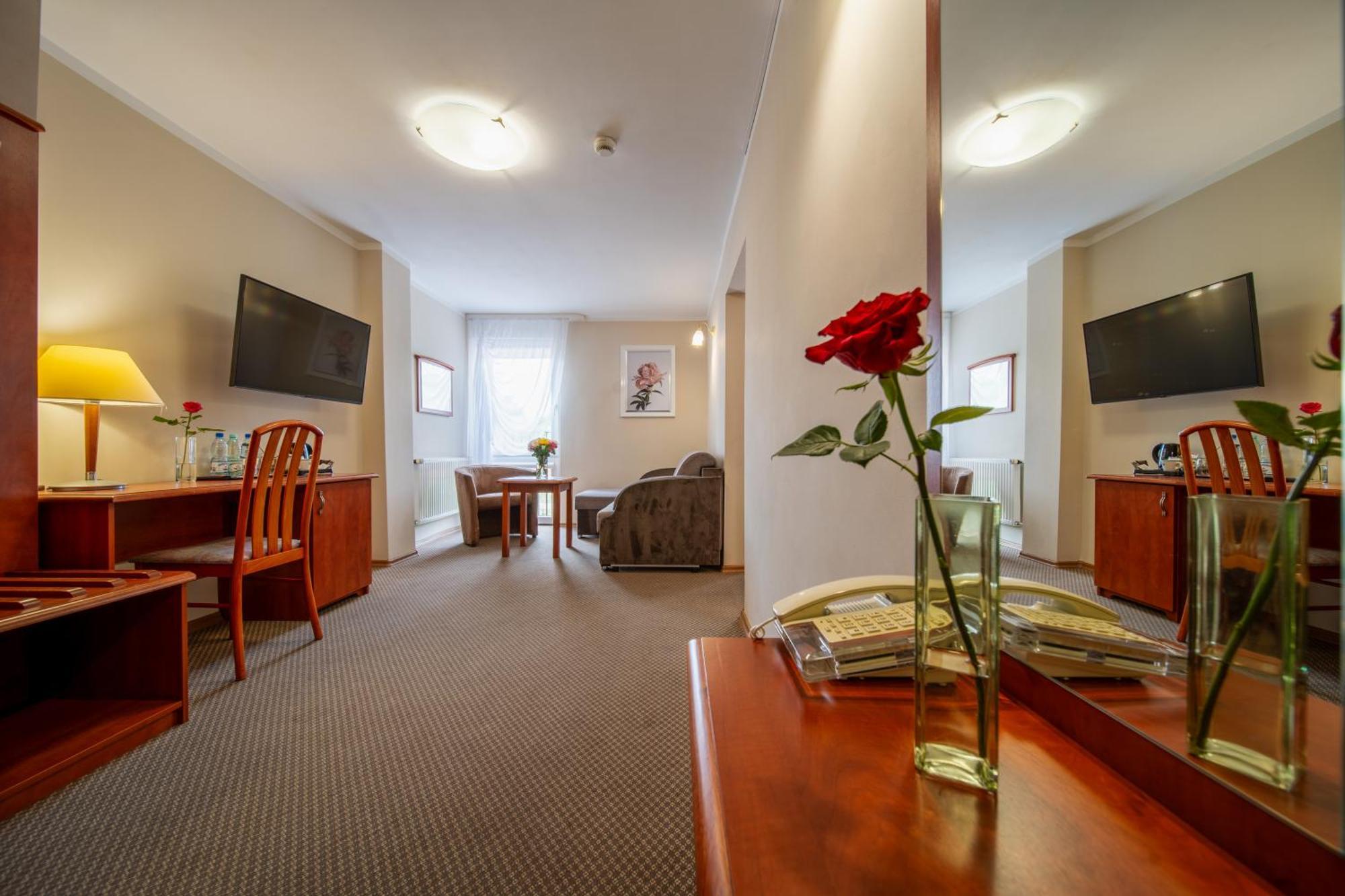 Hotel Gromada Łomża מראה חיצוני תמונה