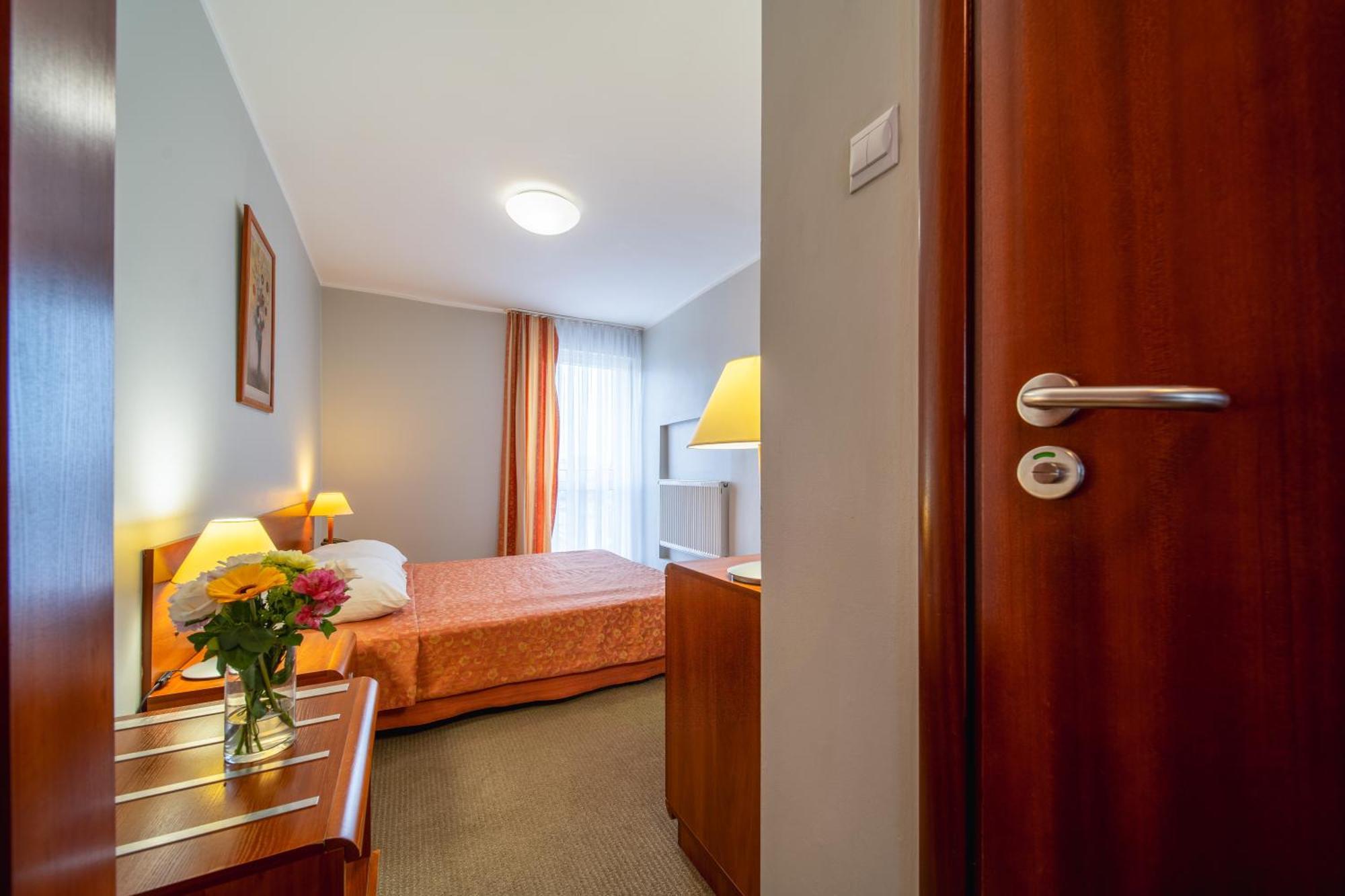 Hotel Gromada Łomża מראה חיצוני תמונה